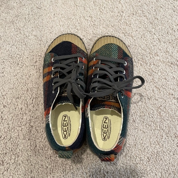 Keen Women’s Size 6 plaid flannel shoes - Picture 6 of 6